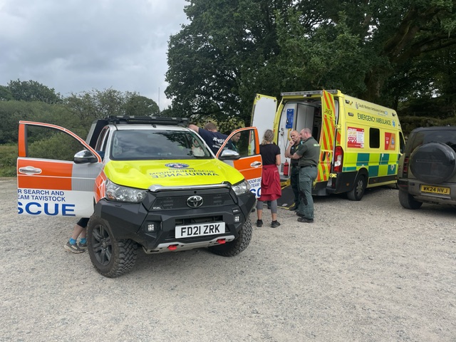 63 dropping off the casualty to be handed over to SWASTf